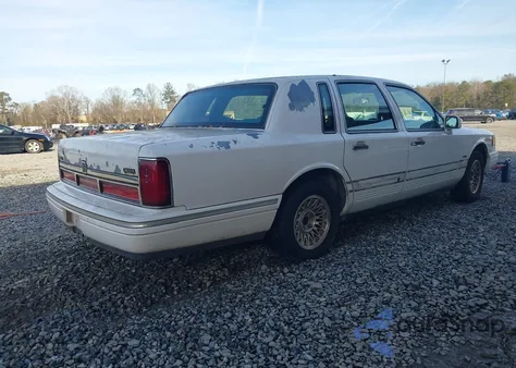 1996 Lincoln Town Car Executive z USA, uszkodzony, nr VIN 1LNLM81W8TY648514